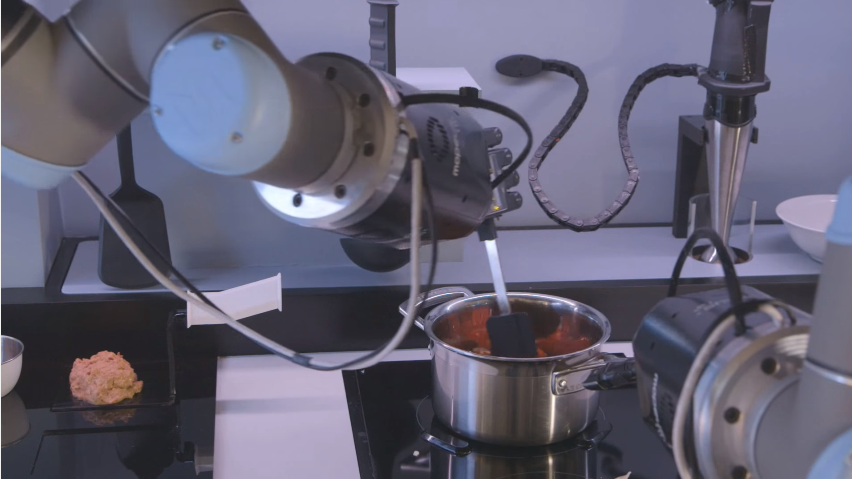 หุ่นยนต์ทำอาหารต้นแบบ (ภาพ Wired UK)