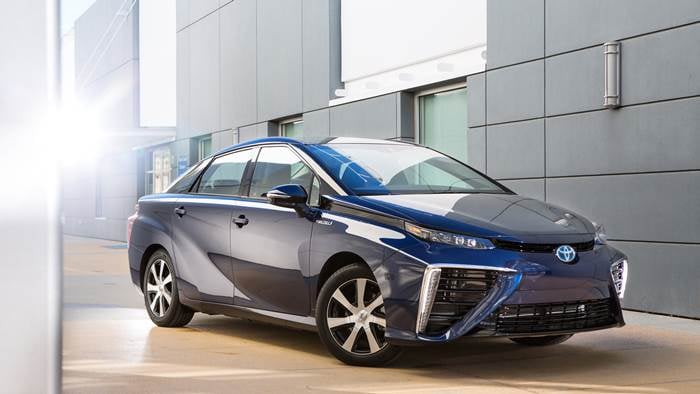 2016_toyota_fuel_cell_vehicle_001