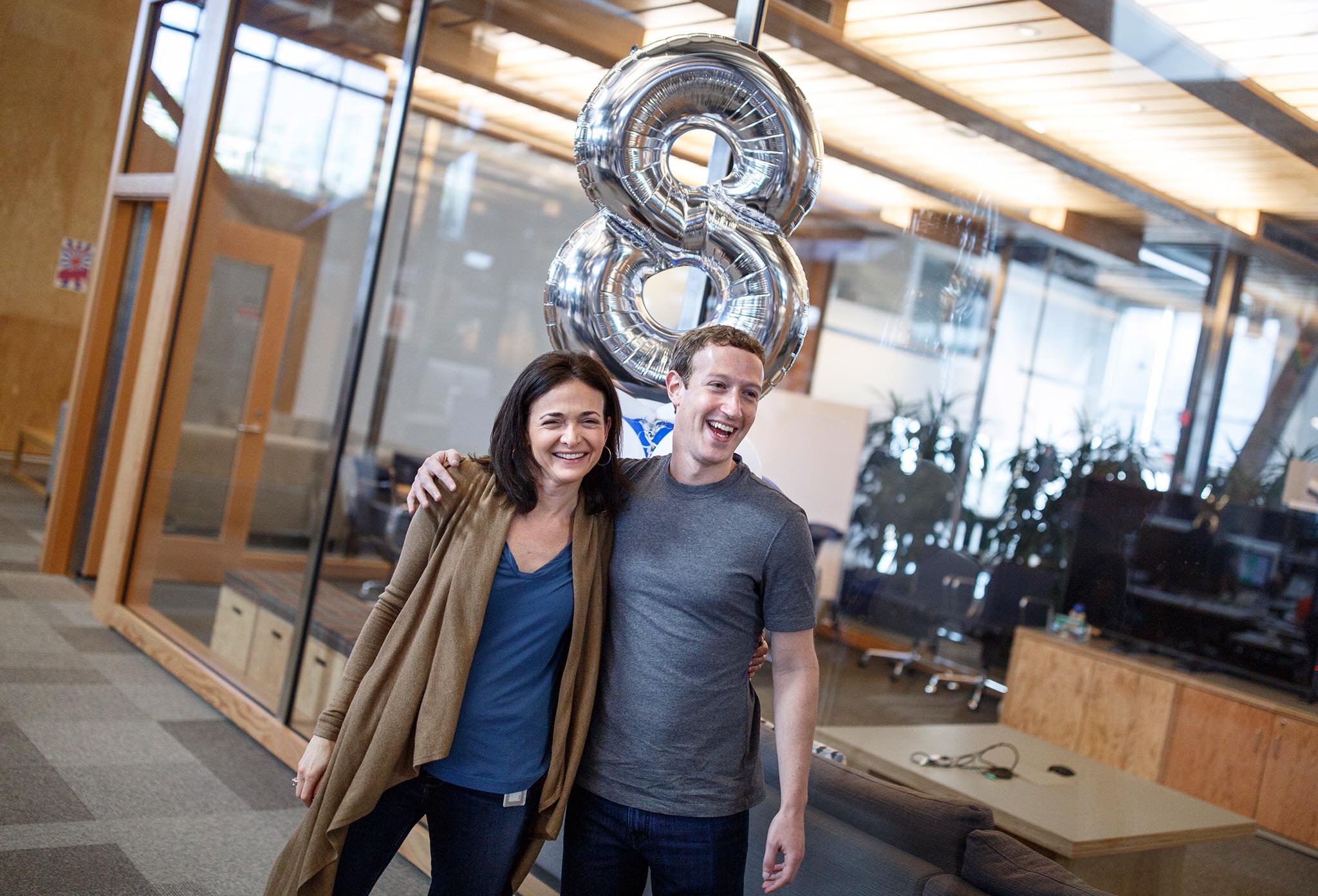 Sheryl Sandberg กับเจ้านาย Mark Zuckerberg - ภาพจาก Facebook