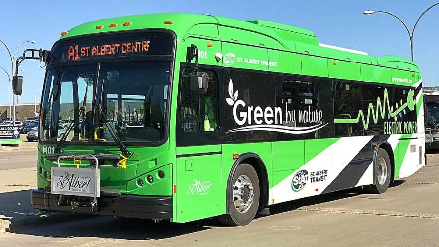 รถบัสไฟฟ้า หรือ Electric Bus สีเขียว