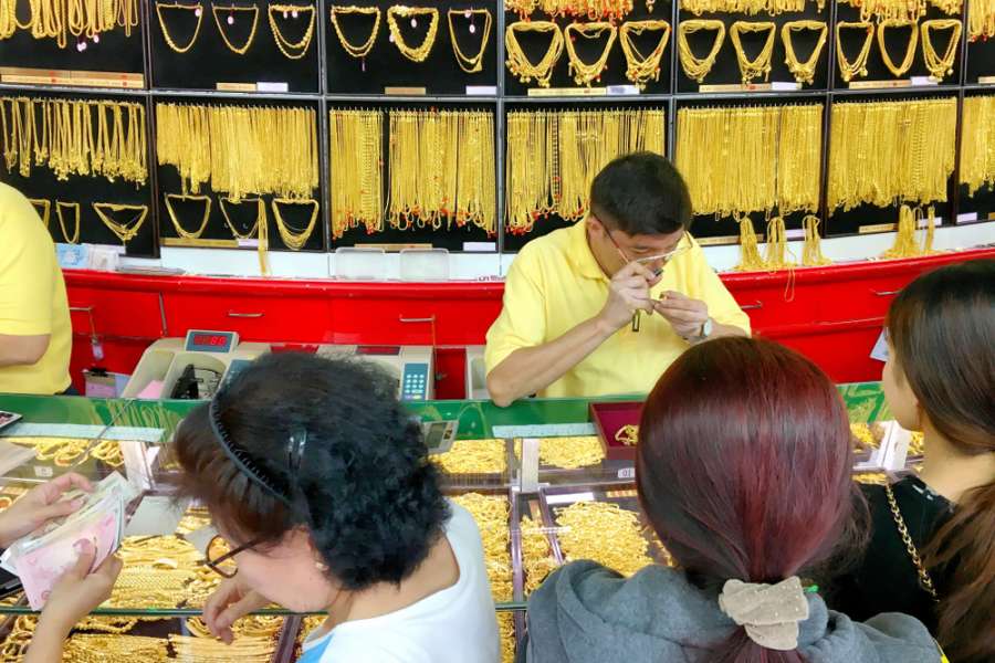 Thailand People Buy Gold